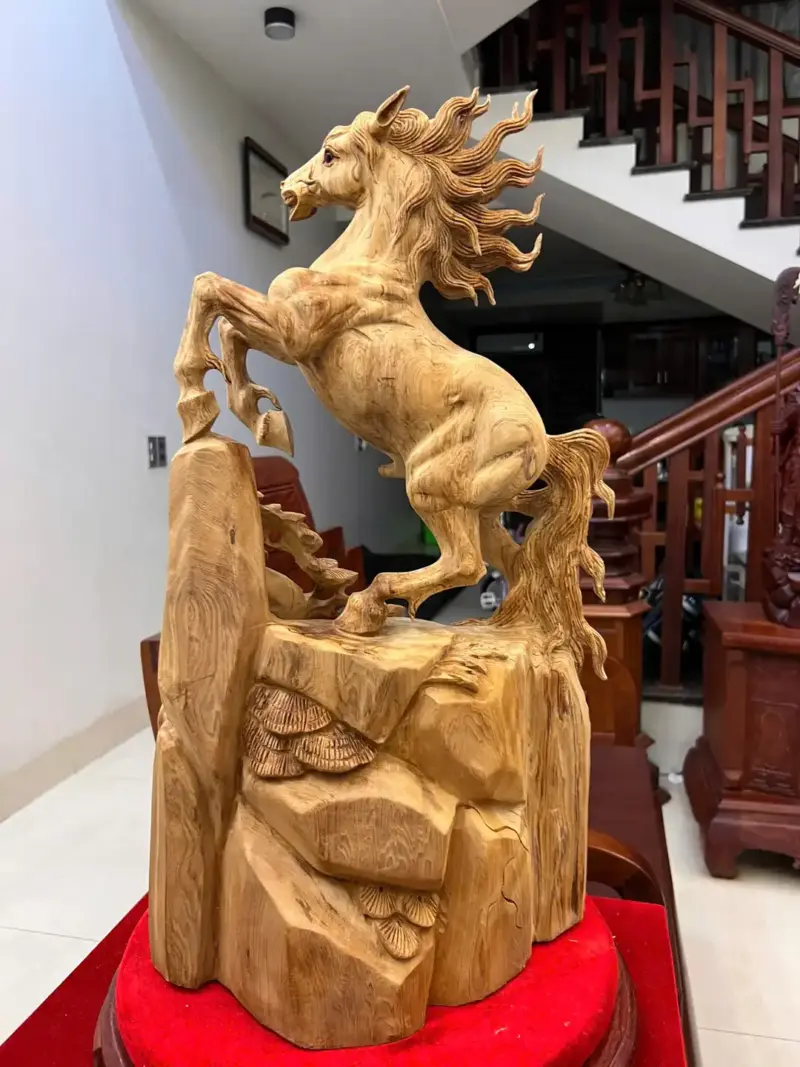Tượng Nhất Mã Phi Thiên Gỗ Ngọc Am Liền Khối Chất Gỗ Già Nặng Thơm G5020