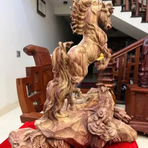 Tượng Nhất Mã Phi Thiên Gỗ Sưa Bắc Hàng Kỹ Có Sơn G5021