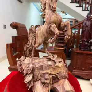 Tượng Nhất Mã Phi Thiên Gỗ Sưa Bắc Hàng Kỹ Có Sơn G5021