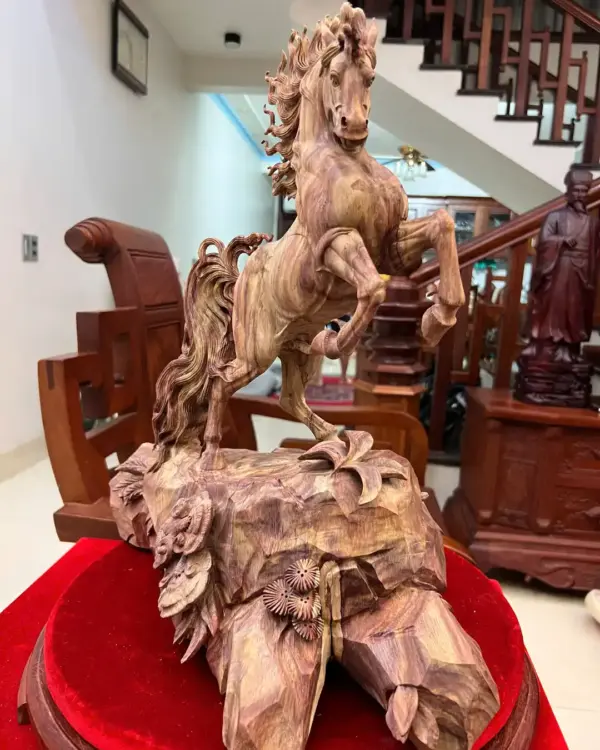 nhat-ma-phi-thien-go-sua-bac-G8327-2_Nhất Mã Phi Thiên Gỗ Sưa Bắc Hàng Kỹ Giá 6.900 Triệu Kích Thước Cao 47cm, Ngang 43cm, Sâu 21cm Tượng Nhất Mã Phi Thiên Gỗ Sưa Bắc Hàng Kỹ G8327