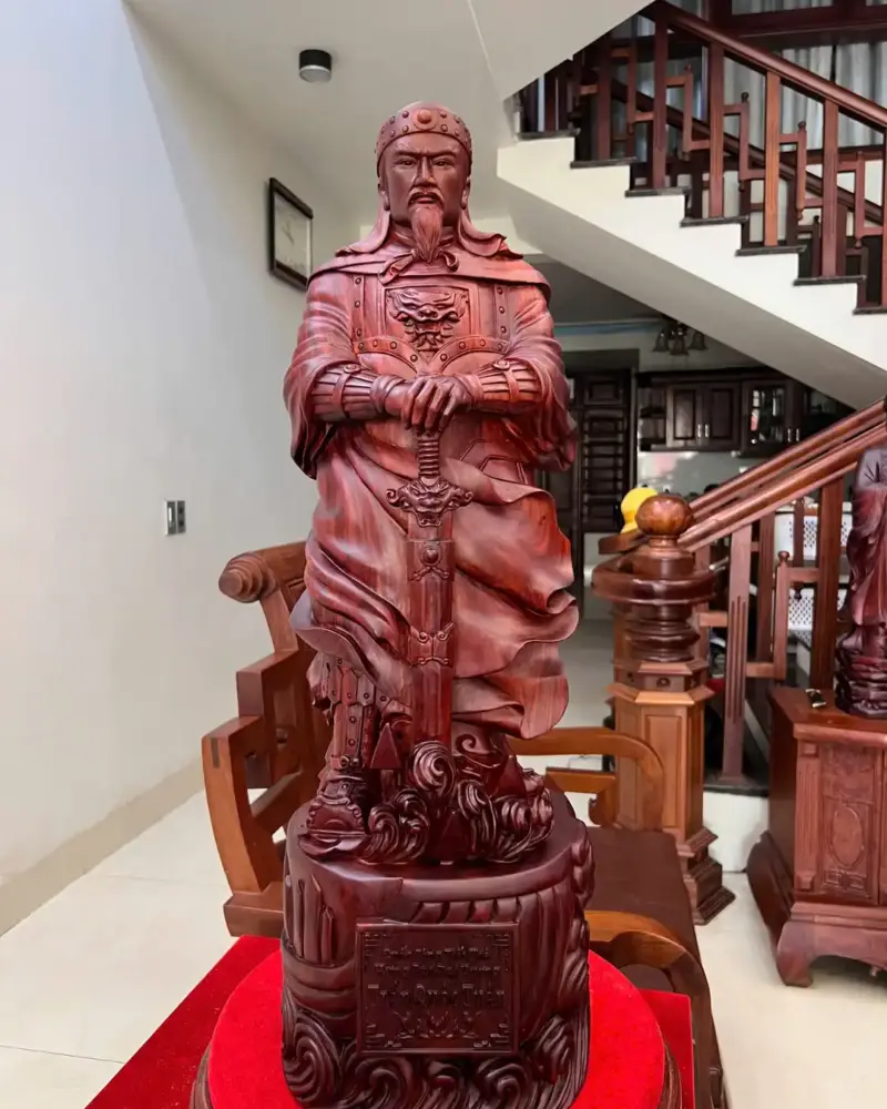 tran-quoc-tuan-chong-kiem-go-tu-an-G5110-2_Trần Quốc Tuấn Chống Kiếm Gỗ Tử Đàn Liền Khối Đục Kỹ Đẹp Giá 11.500 Triệu Kích Thước Cao 80cm, Ngang 26cm, Sâu 23cm Tượng Trần Quốc Tuấn Chống Kiếm Gỗ Tử Đàn Liền Khối Đục Kỹ Đẹp G5110