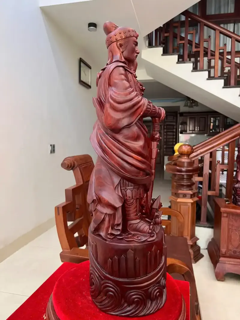 Tượng Trần Quốc Tuấn Chống Kiếm Gỗ Tử Đàn Liền Khối Đục Kỹ Đẹp G5110