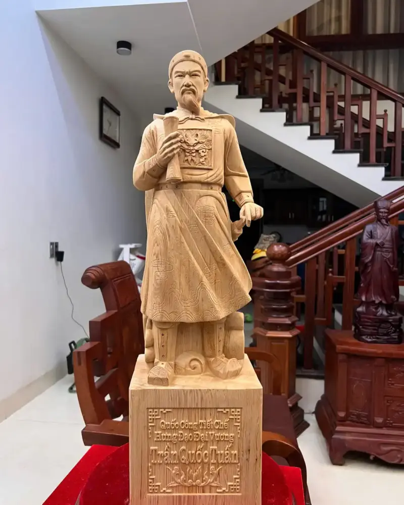 tran-quoc-tuan-go-ngoc-am-G5104-2_Trần Quốc Tuấn Gỗ Ngọc Am Mộc Đẹp Giá 5 Triệu Kích Thước Cao 80cm, Ngang 22cm, Sâu 18cm Tượng Trần Quốc Tuấn Gỗ Ngọc Am Mộc Đẹp Liền Khối G5104
