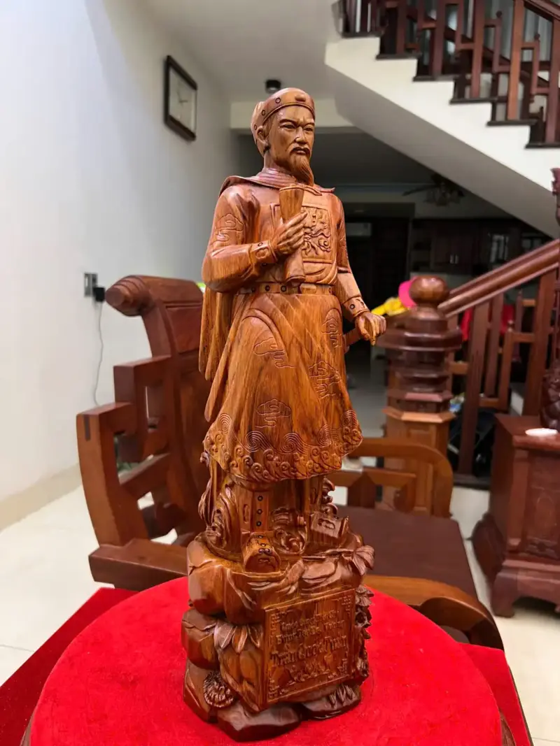 Tượng Trần Quốc Tuấn Gỗ Sưa Bắc Liền Khối G5028