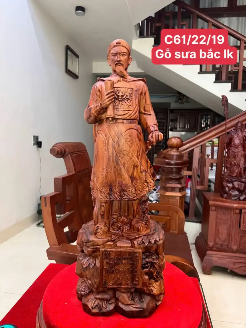 Tượng Trần Quốc Tuấn Gỗ Sưa Bắc Liền Khối Vân Đẹp G5029