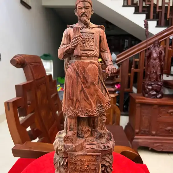 tran-quoc-tuan-go-trac-viet-G5030-2_Trần Quốc Tuấn Gỗ Trắc Việt Lk Giá 6 Triệu Kích Thước Cao 50cm, Ngang 17cm, Sâu 14cm Tượng Trần Quốc Tuấn Gỗ Trắc Việt Liền Khối Có Sơn G5030