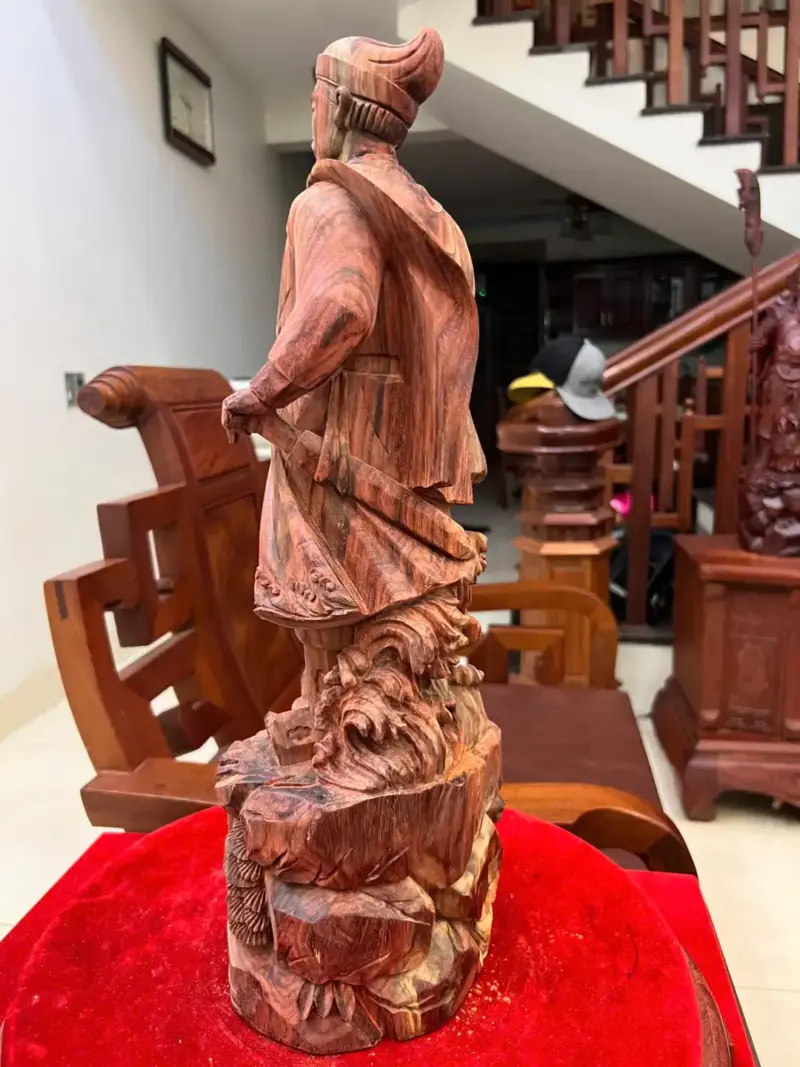 Tượng Trần Quốc Tuấn Gỗ Trắc Việt Liền Khối Có Sơn G5030