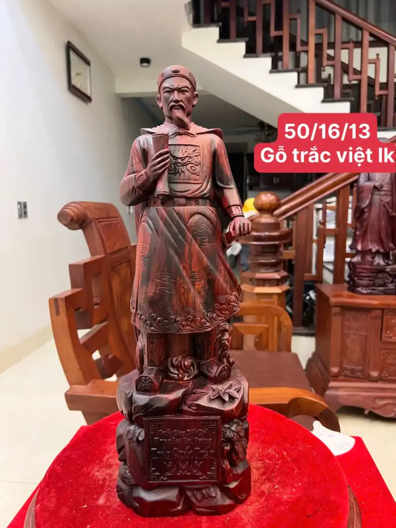 Tượng Trần Quốc Tuấn Gỗ Trắc Việt Liền Khối G5097