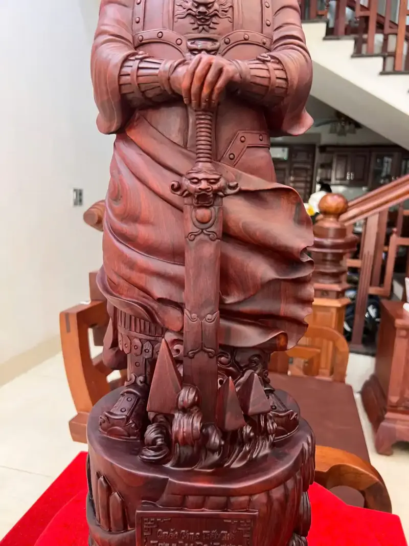 Tượng Trần Quốc Tuấn Gỗ Tử Đàn Liền Khối Đục Kỹ Nét G5033