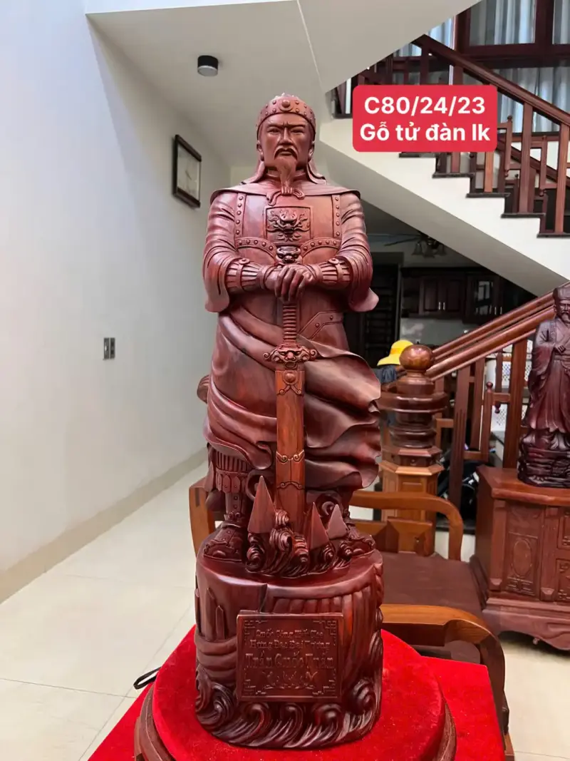 Tượng Trần Quốc Tuấn Gỗ Tử Đàn Hàng Đục Kỹ Đẹp Liền Khối G5122