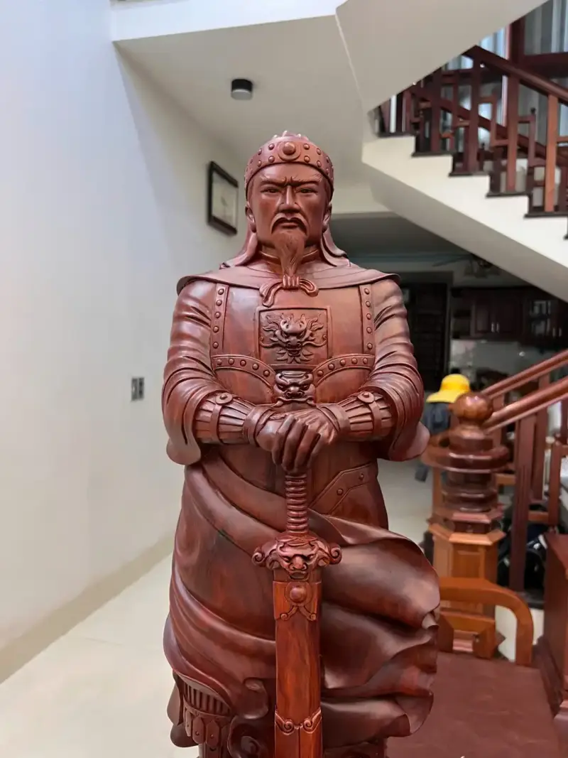Tượng Trần Quốc Tuấn Gỗ Tử Đàn Hàng Đục Kỹ Đẹp Liền Khối G5122