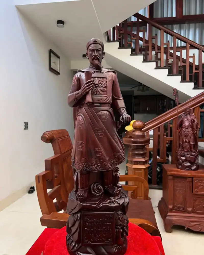tran-quoc-tuan-go-tu-an-G5153-2_Trần Quốc Tuấn Gỗ Tử Đàn Liền Khối Giá 7.400 Triệu Kích Thước Cao 70cm, Ngang 21cm, Sâu 18cm Tượng Trần Quốc Tuấn Gỗ Tử Đàn Liền Khối G5153