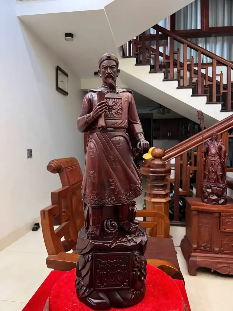 tran-quoc-tuan-go-tu-an-G5153-2_Trần Quốc Tuấn Gỗ Tử Đàn Liền Khối Giá 7.400 Triệu Kích Thước Cao 70cm, Ngang 21cm, Sâu 18cm Tượng Trần Quốc Tuấn Gỗ Tử Đàn Liền Khối G5153