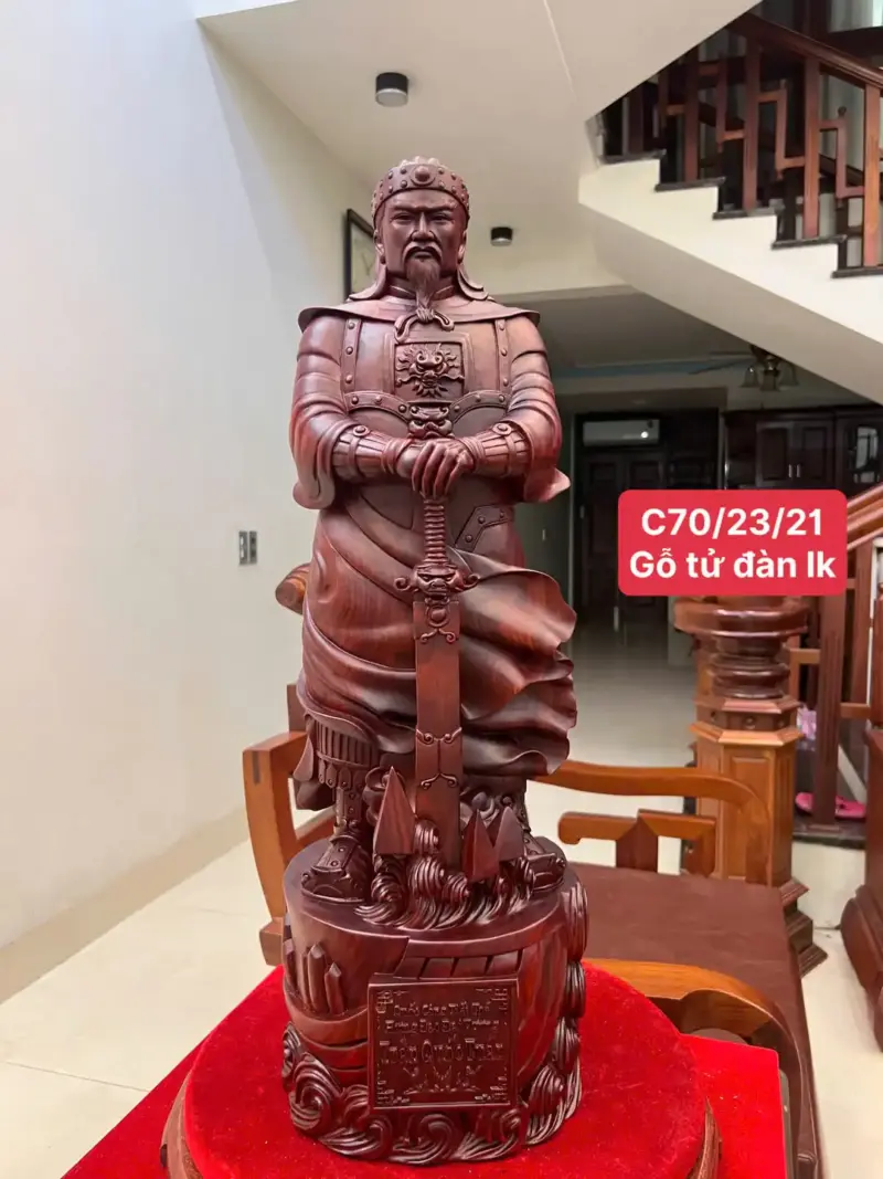 tran-quoc-tuan-go-tu-an-G5154-1_Trần Quốc Tuấn Gỗ Tử Đàn Liền Đẹp Giá 9.500 Triệu Kích Thước Cao 70cm, Ngang 23cm, Sâu 21cm Tượng Trần Quốc Tuấn Gỗ Tử Đàn Liền Đẹp G5154