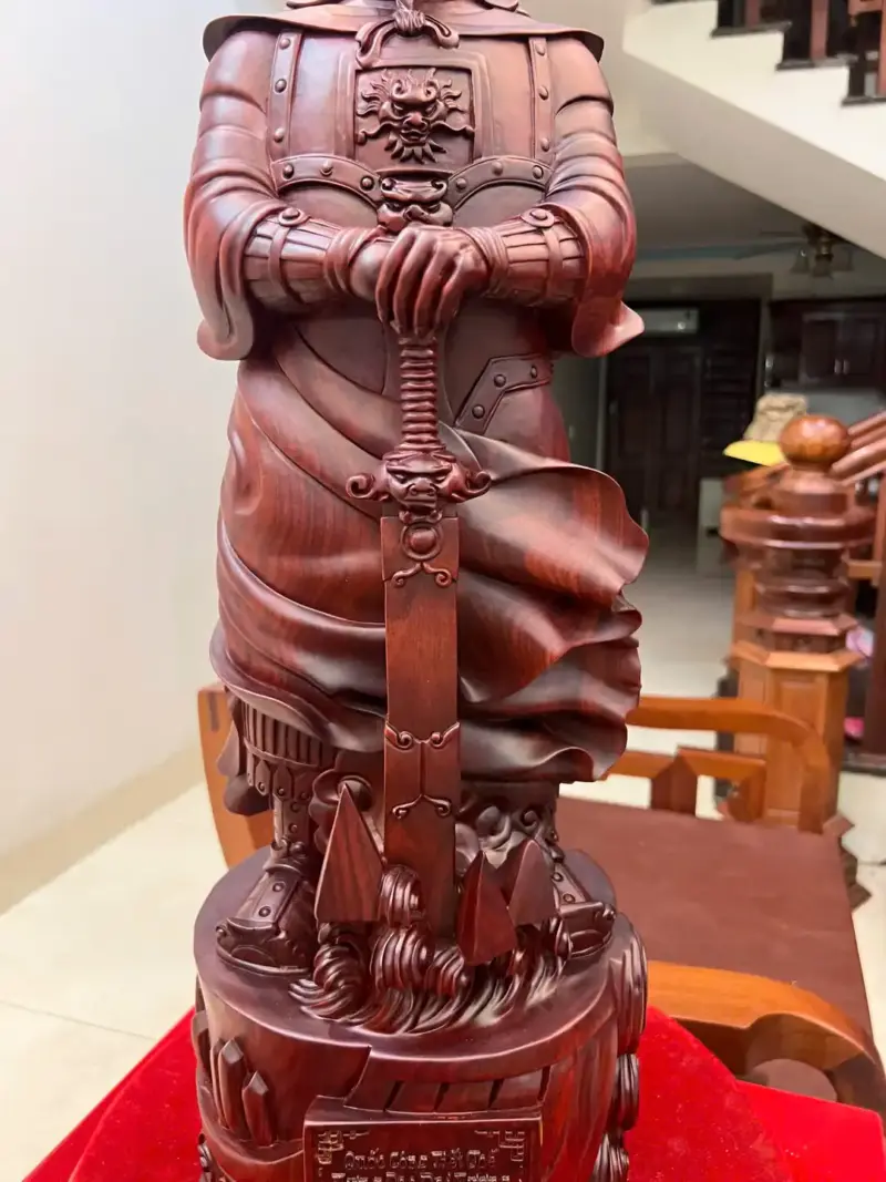tran-quoc-tuan-go-tu-an-G5154-3_Trần Quốc Tuấn Gỗ Tử Đàn Liền Đẹp Giá 9.500 Triệu Kích Thước Cao 70cm, Ngang 23cm, Sâu 21cm Tượng Trần Quốc Tuấn Gỗ Tử Đàn Liền Đẹp G5154