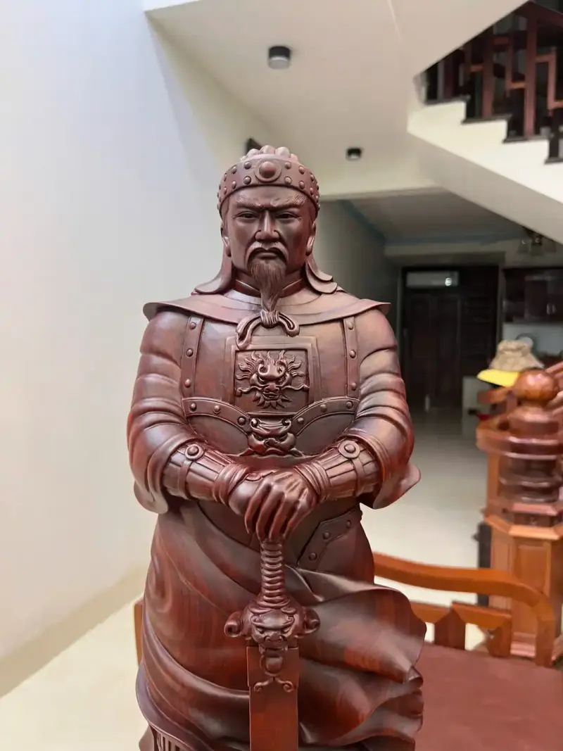 tran-quoc-tuan-go-tu-an-G5154-4_Trần Quốc Tuấn Gỗ Tử Đàn Liền Đẹp Giá 9.500 Triệu Kích Thước Cao 70cm, Ngang 23cm, Sâu 21cm Tượng Trần Quốc Tuấn Gỗ Tử Đàn Liền Đẹp G5154