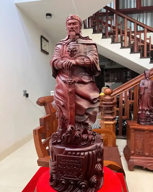 tran-quoc-tuan-go-tu-an-G8337-2_Trần Quốc Tuấn Gỗ Tử Đàn Liền Khối Giá 11.500 Triệu Kích Thước Cao 80cm, Ngang 25cm, Sâu 23cm Tượng Trần Quốc Tuấn Gỗ Tử Đàn Liền Khối G8337