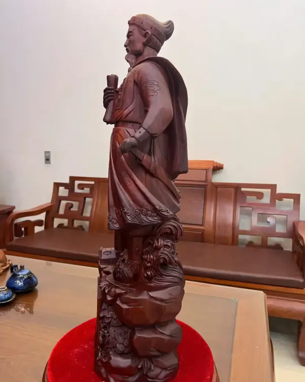 tran-quoc-tuan-tu-an-lien-ep-gia-9-500-trieu-kich-thuoc-cao-80cm-ngang-25cm-sau-20cm-G8343-2_Trần Quốc Tuấn Tử Đàn Liền Đẹp Giá 9.500 Triệu Kích Thước Cao 80cm, Ngang 25cm, Sâu 20cm Tượng Trần Quốc Tuấn Tử Đàn Liền Đẹp G8343