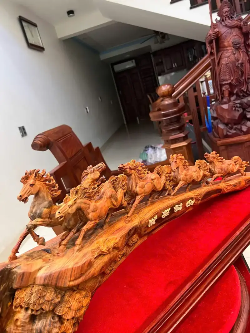 Tượng Bát Mã Gỗ Trắc Việt Liền Khối Đục Kỹ Có Sơn KT:30x78x14