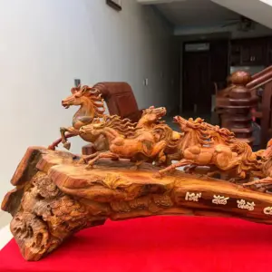 Tượng Bát Mã Gỗ Trắc Việt Liền Khối Đục Kỹ Có Sơn KT:30x78x14