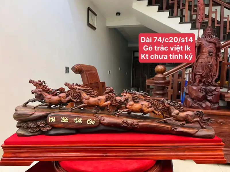 Tượng Bát Mã Gỗ Trắc Việt Liền Khối Kèm Kỷ KT:20x74x14