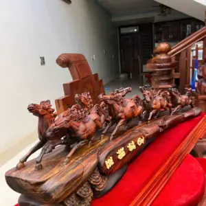 Tượng Bát Mã Gỗ Trắc Việt Liền Khối Kèm Kỷ KT:20x74x14