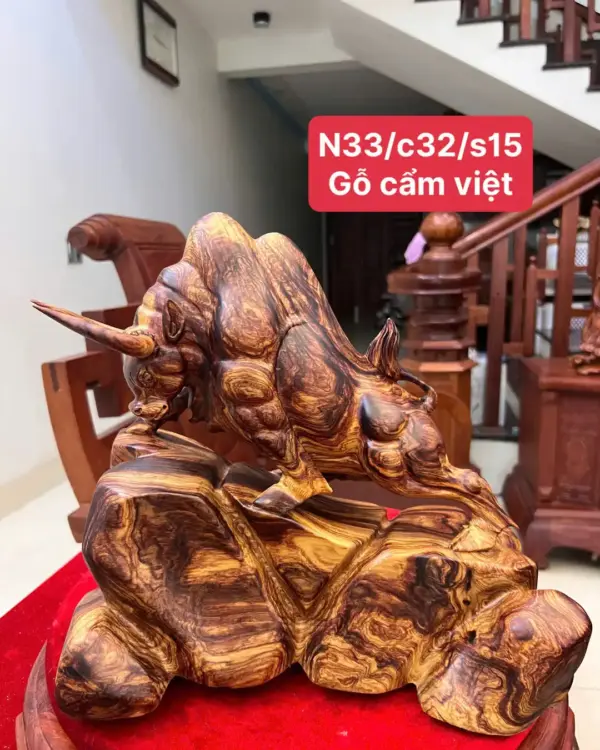Tượng Bò Tót Gỗ Cẩm Việt Vân Chun Sụn KT:32x33x15