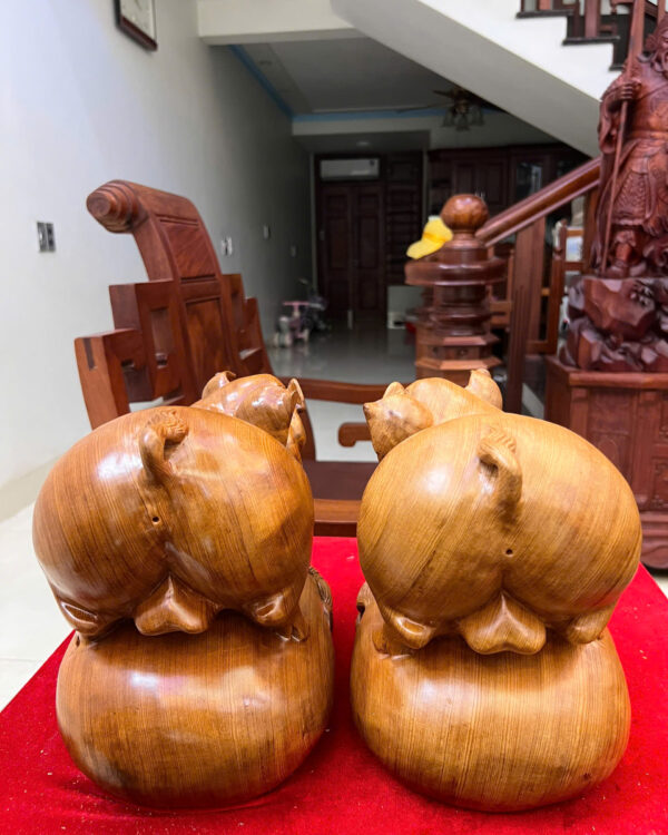 tuong-cap-heo-go-ngoc-am-lien-khoi-g4979-4900000-g4979-232516-G4979-232516-02_Cặp Heo Gỗ Ngọc Am Liền Khối Giá 3.400 Triệu Kích Thước Cao 23cm, Ngang 25cm, Sâu 16cm Tượng Cặp Heo Gỗ Ngọc Am Liền Khối G4979