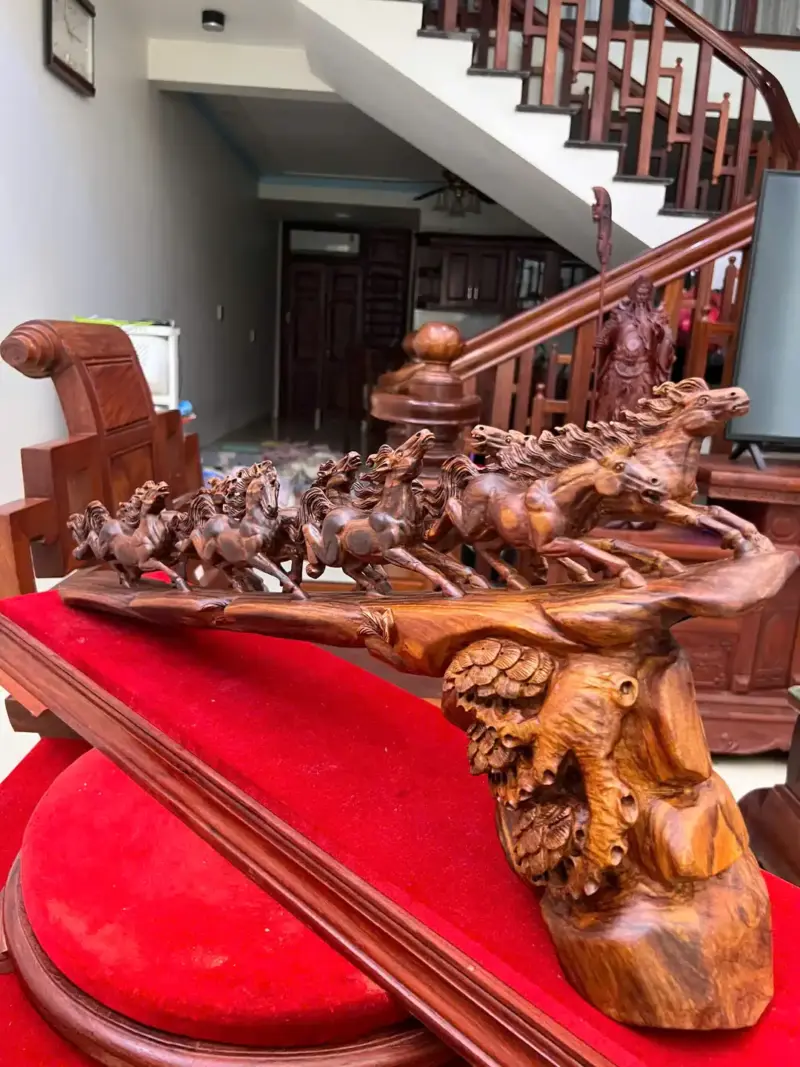 Tượng Cầu Bát Mã Gỗ Sưa Bắc Phôi Gỗ Già Vân Tím KT:30x72x14