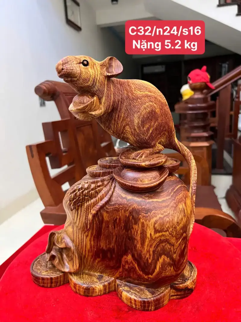 Tượng Chuột Bê Vàng Gỗ Cẩm Việt Vân Víp Liền Khối KT:32x24x16