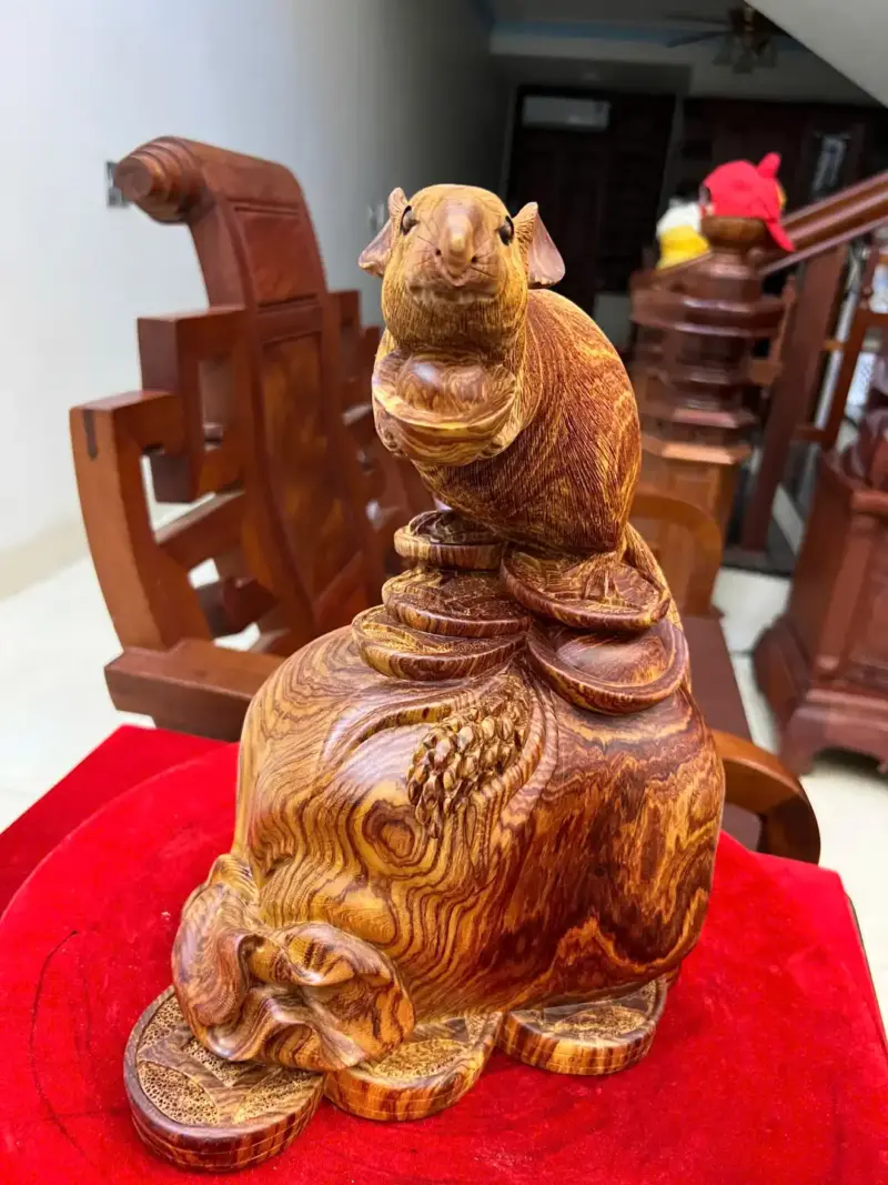 Tượng Chuột Bê Vàng Gỗ Cẩm Việt Vân Víp Liền Khối KT:32x24x16