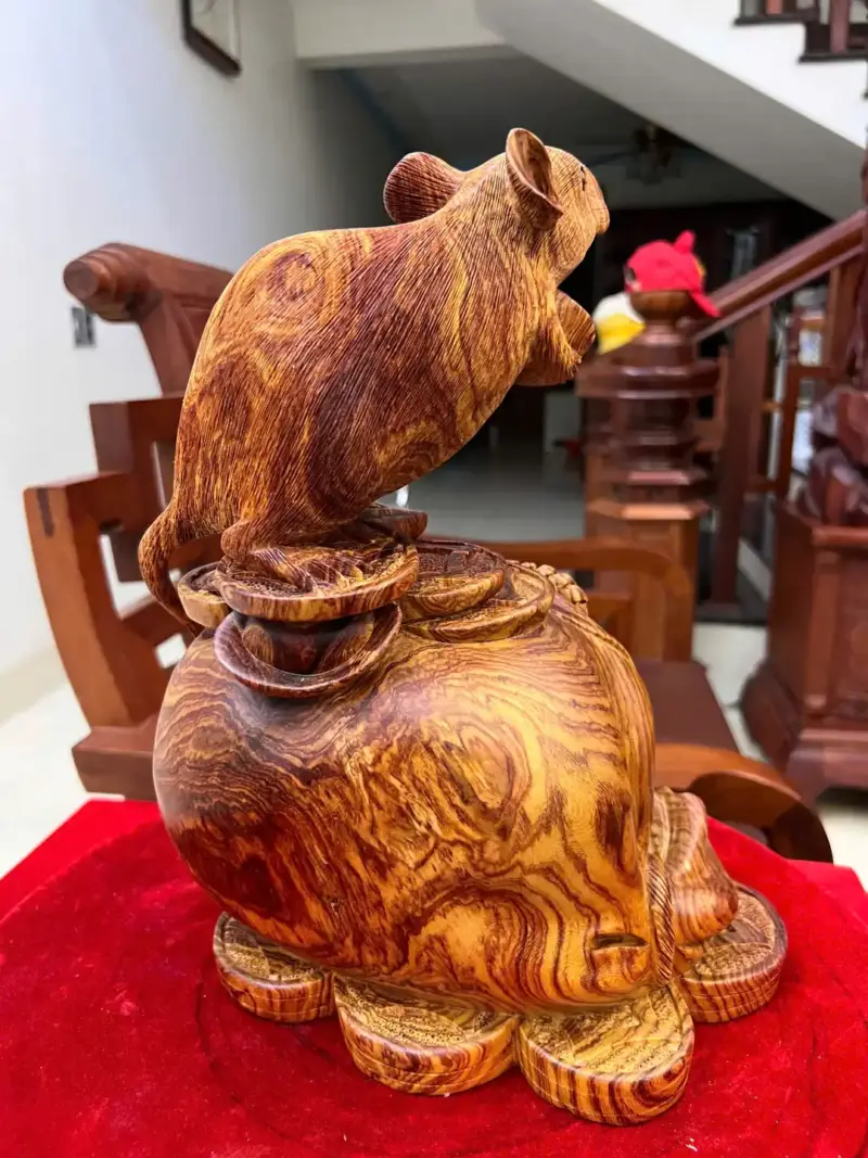Tượng Chuột Bê Vàng Gỗ Cẩm Việt Vân Víp Liền Khối KT:32x24x16