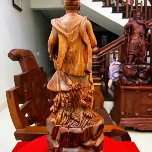 z7629765338316_f1bf3cfbb7bafa3c1db9c773791ff087 Tượng Gỗ Trần Quốc Tuấn Gỗ Sưa Bắc Liền Khối Mộc Đẹp Vân Tím 50 - 18 - 14