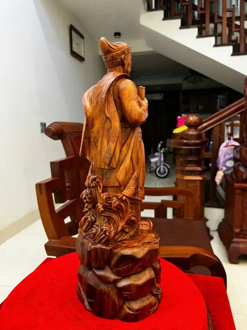 z7629765344758_b061e41c6e9d354dbf1b785702d08308 Tượng Gỗ Trần Quốc Tuấn Gỗ Sưa Bắc Liền Khối Mộc Đẹp Vân Tím 50 - 18 - 14