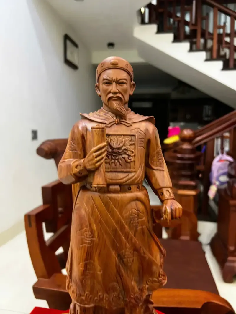 z7629765357538_ebc9882420cf11e657c2d8374cb14351 Tượng Gỗ Trần Quốc Tuấn Gỗ Sưa Bắc Liền Khối Mộc Đẹp Vân Tím 50 - 18 - 14