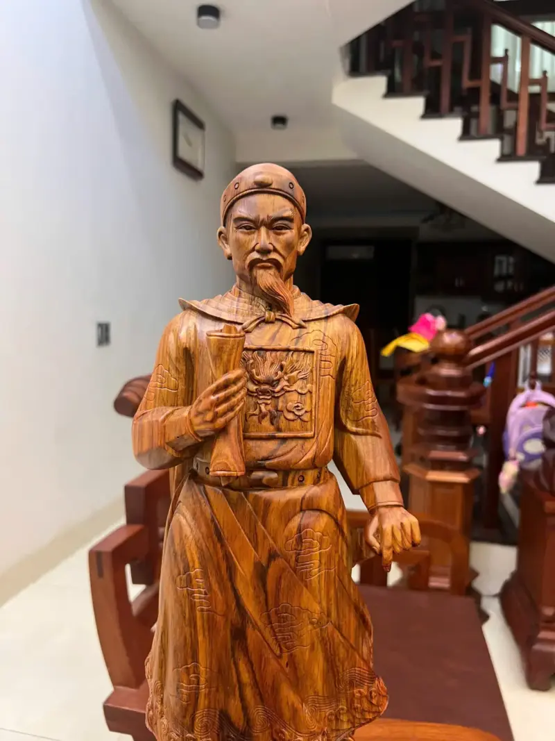 z7630910881191_311879b86d8f4f4d6cd38f06a382ab7e Tượng Gỗ Trần Quốc Tuấn Gỗ Sưa Bắc Liền Khối Vân Tím 60 - 19 - 16