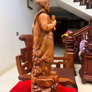 z7630910885261_ee9068dcd8a208965734e51041b332aa Tượng Gỗ Trần Quốc Tuấn Gỗ Sưa Bắc Liền Khối Vân Tím 60 - 19 - 16