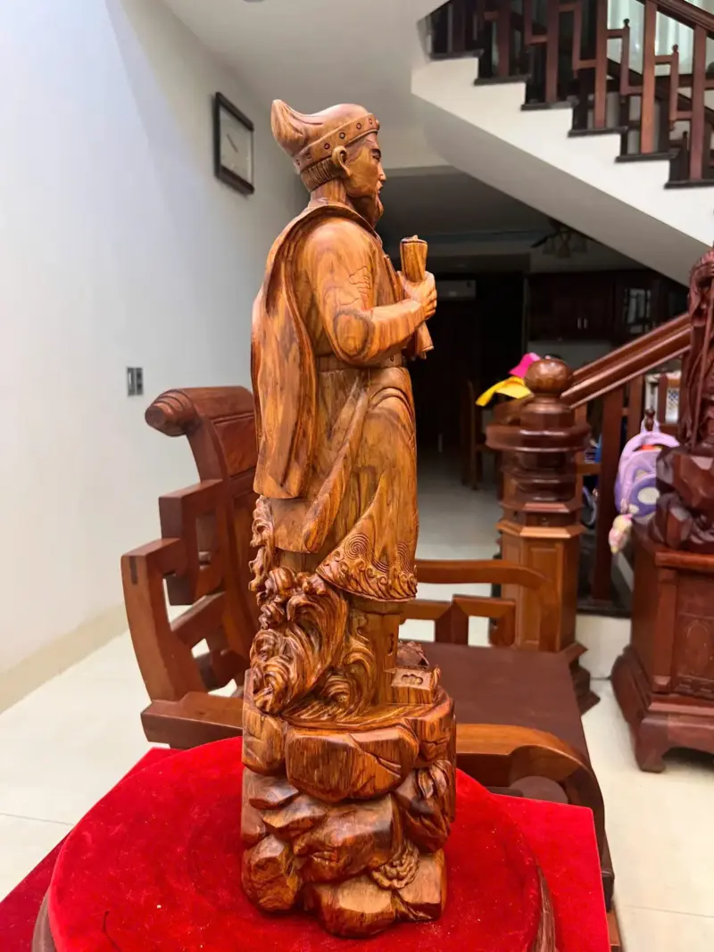 z7630910885261_ee9068dcd8a208965734e51041b332aa Tượng Gỗ Trần Quốc Tuấn Gỗ Sưa Bắc Liền Khối Vân Tím 60 - 19 - 16