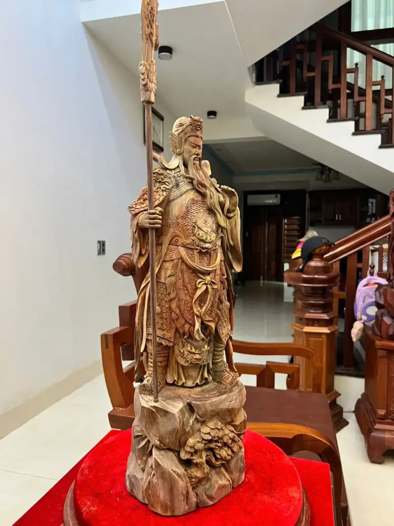 z7633706192512_b9da18cec5487d354975dd11e15cd6e1 Tượng Gỗ Quan Công Chống Đao Gỗ Trắc Việt Mộc 62 - 20 - 17