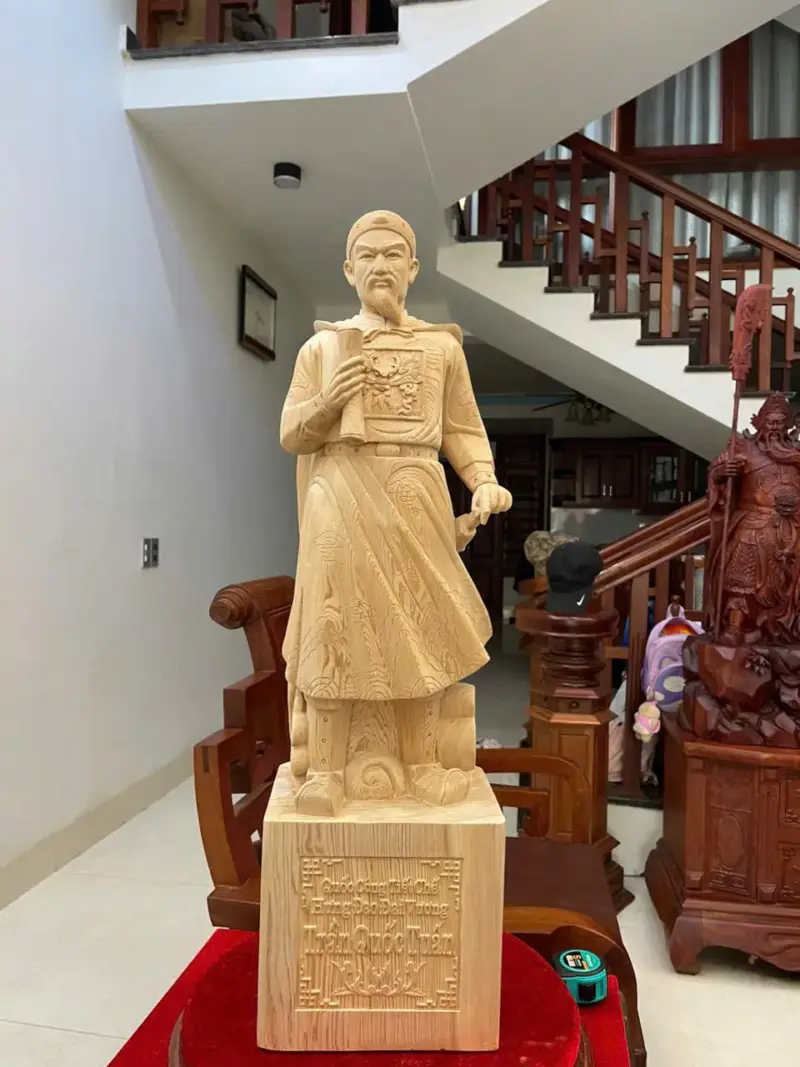 z7636589213938_deb79fc9f4250b112587f5ed56b42939 Tượng Gỗ Trần Quốc Tuấn Gỗ Ngọc Am Liền Khối 80 - 23 - 18