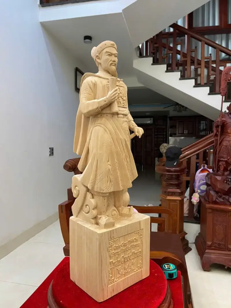 z7636589226135_89064f0d0dc6d0ee2508f47c43ed948b Tượng Gỗ Trần Quốc Tuấn Gỗ Ngọc Am Liền Khối 80 - 23 - 18