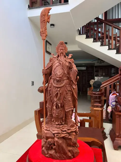 z7636686825703_cbf03d13333709e51ca75ed43841b752 Tượng Gỗ Quan Công Chống Đao Gỗ Tử Đàn Mộc 70 - 23 - 22