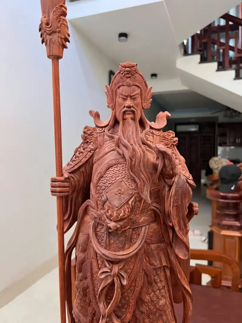 z7636686832412_cd9586cd2675e4f9e564c6e0cf3e353c Tượng Gỗ Quan Công Chống Đao Gỗ Tử Đàn Mộc 70 - 23 - 22