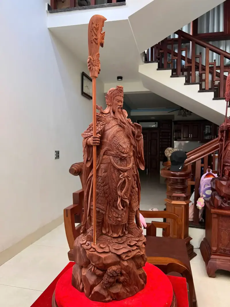 z7636686849372_b86c0f3c4e2cbad693e8ad9dab510898 Tượng Gỗ Quan Công Chống Đao Gỗ Tử Đàn Mộc 70 - 23 - 22