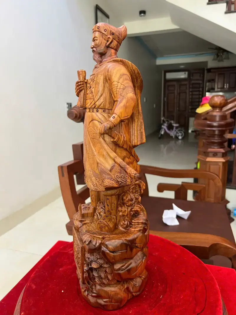 z7637457626192_7c2b66741c2ad2da859f28930eed54aa Tượng Gỗ Trần Quốc Tuấn Gỗ Sưa Bắc Liền Khối 50 - 16 - 14