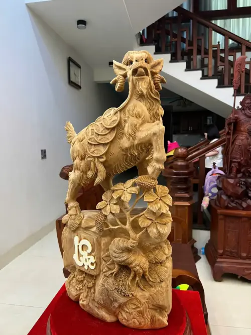 z7638394714199_fd577e8c41af5f91459189a4396bf483 Tượng Gỗ Nhất Dê Gỗ Ngọc Am Liền Khối Gỗ Già Thơm 73 - 35 - 15