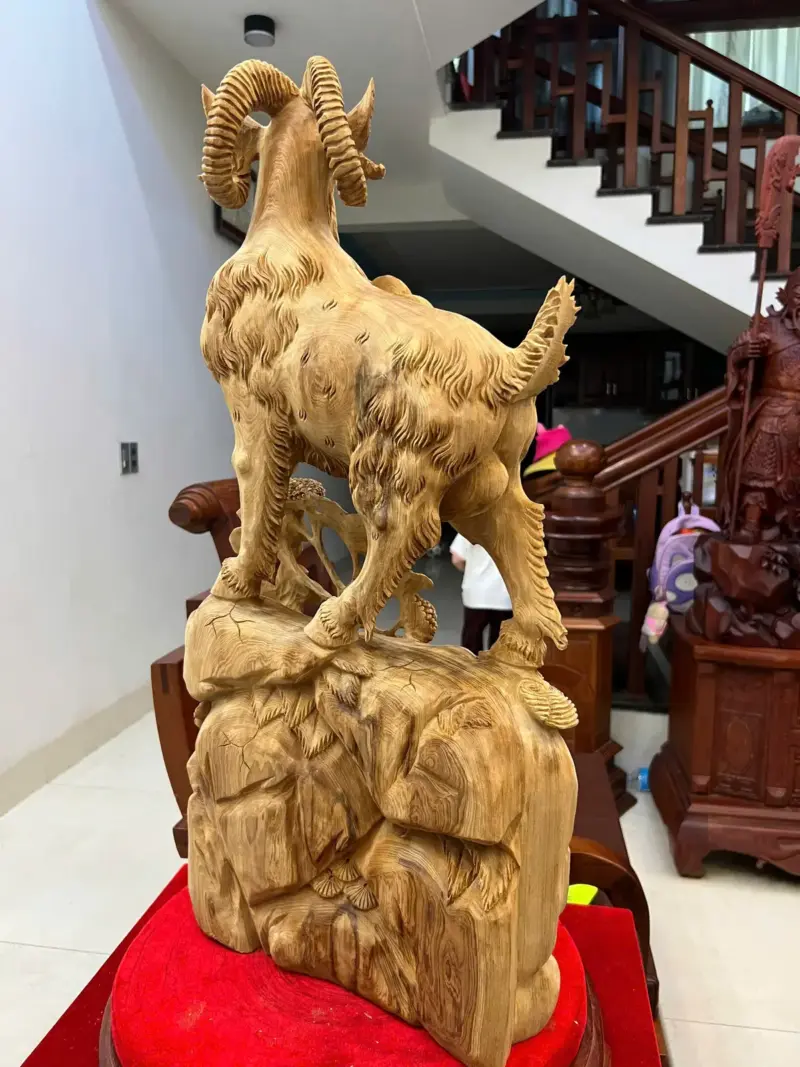 z7638394718921_285d4dc932e742d6dfd6ad0b7c5f9770 Tượng Gỗ Nhất Dê Gỗ Ngọc Am Liền Khối Gỗ Già Thơm 73 - 35 - 15