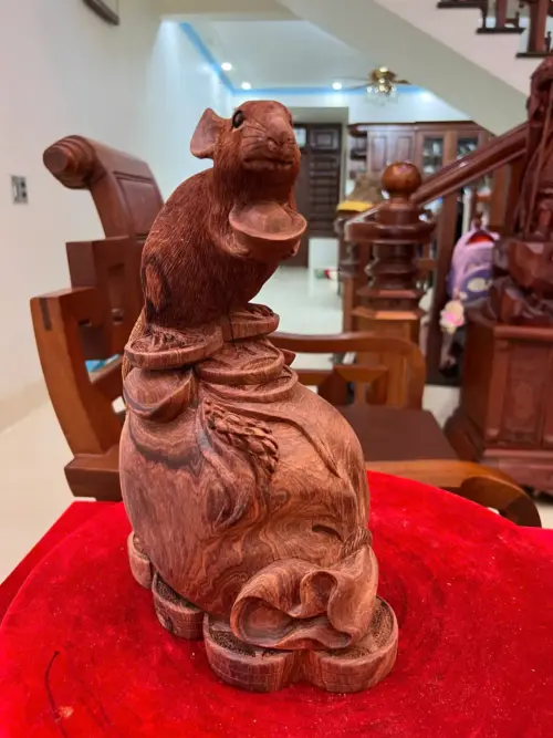 z7639474274996_c13d4688d5dc412ecb8f53eecb1cf353 Tượng Gỗ Chuột Bê Vàng Gỗ Cẩm Việt Liền Khối (Mộc) 31 - 20 - 14