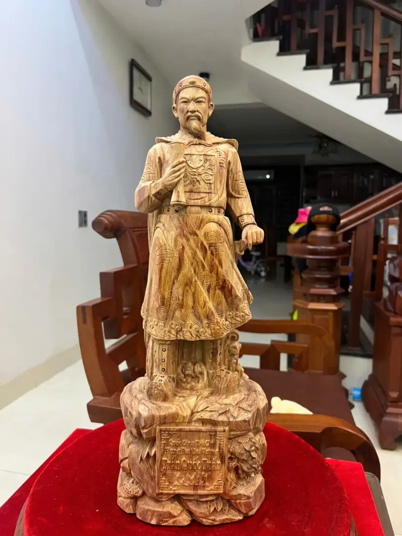 z7639510854723_9427d59260923dfb3216e2da72c77e71 Tượng Gỗ Trần Quốc Tuấn Gỗ Sưa Bắc Liền Khối 50 - 18 - 14