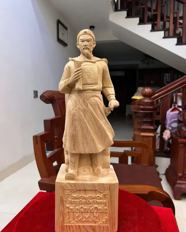 z7639985923286_fd7cc8845e0f4bb1fa4abd2a6a832433 Tượng Gỗ Trần Quốc Tuấn Gỗ Ngọc Am Liền Khối 50 - 15 - 12
